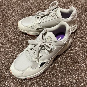 Womens adidas tennis shoes